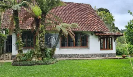 Casa Padrão para Venda em Bom Retiro Teresópolis-RJ