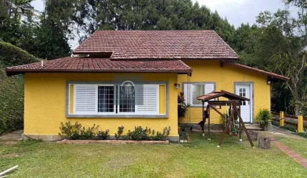 Casa Padrão para Venda em Golfe Teresópolis-RJ
