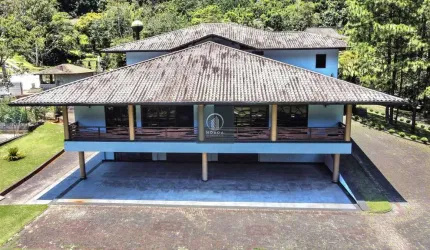 Luxo e Sofisticação: Mansão Exclusiva no Prestigiado Bairro Carlos Guinle, Teresópolis-RJ!