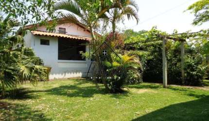 Sítio com 46.097,55 sendo casa de 362 m2 construção - 3 dormitórios, 2 salas, rancho e barracão.