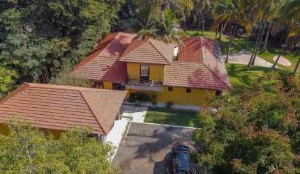 Casa em condomínio de alto padrão em terreno de 5.500 m&#178;