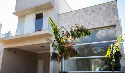Casa com 327 m&#178;, com 4 suites, 4 vagas cobertas no bairro Loteamento Residencial Reserva Do Engenho, em Piracicaba.