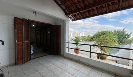 Casa com piscina, dois quartos e mais 1 suíte, garagem para dois carros