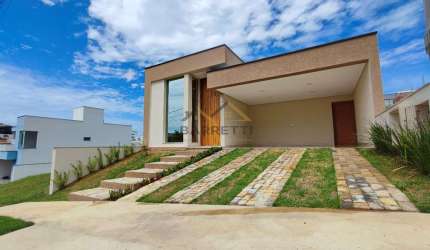 Casa &#224; venda de 160m&#178;, com 3 quartos, 5 banheiros, piscina e 4 vagas de garagem no Condomínio Soleil.