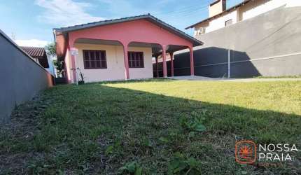 Casa mobiliada à Venda na Balneário Barra do Saí- Apenas 300 metros do mar!