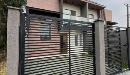 Sobrado Novo com Piscina e Área Gourmet – Perto da Praia!