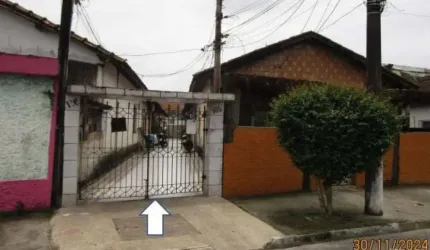 Casa no Litoral com 36 m² (Conj. Residencial  Monumento) - Vila Jockei Clube - São Vicente - SP