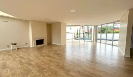 Casa ampla à venda com 4 quartos à venda em Florianópolis/SC.