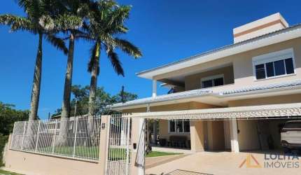 Casa à venda de 350m² com 3 suítes em Imbituba/SC.