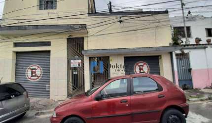 Casa contendo no terreno 5 residencias na Freguesia do Ó