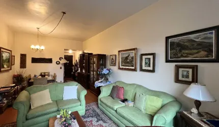 Apartamento no Alto, 95m2, próximo de todo o comércio.