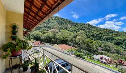Casa com linda vista  próximo ao bairro do Alto em Teresópolis - RJ