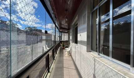 AMPLO APARTAMENTO, RECÉM REFORMADO, EM ANDAR ALTO E LOCALIZAÇÃO PRIVILEGIADA!!