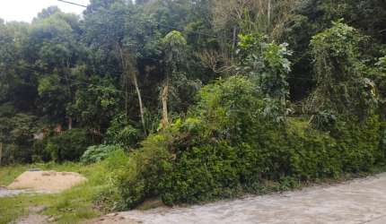 Terreno totalmente plano fora de condomínio em Teresópolis!