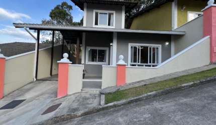 Linda Casa em Condomínio – Pronta para Morar!