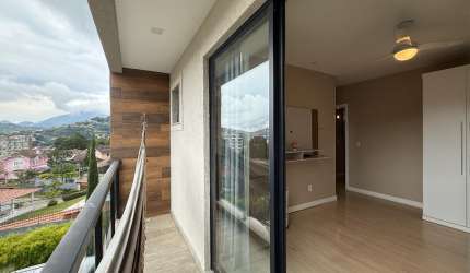 Casa com 2 suítes e terraço para construir a terceira suíte ou escritório.