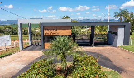 á pensou em ter seu lote no Condomínio com infraestrutura completa às margens da represa de Furnas, próximo ao futuro parque Tuna ?