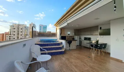 Linda Cobertura com Terraço amplo, churrasqueira, ofurô com aquecedor, hidromassagem, reformada, com 2 vagas e excelente localização