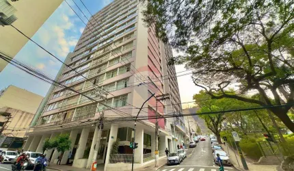 Apartamento 3 quartos, suite, elevador e vaga de garagem, esquina da Rua Halfeld no Centro de Juiz de Fora
