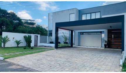 Linda casa de 4 quartos no Condomínio Nova Gramado