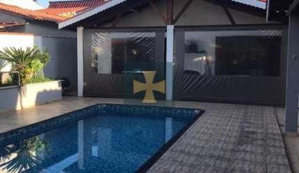 Casa com 3 quartos para alugar no Jardim Paturi, Bragança Paulista  por R$ 3.800
