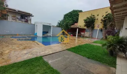 Casa duplex à venda ou aluguel em Búzios: 80m², 2 quartos, varanda | Bairro da Rasa | Próximo às praias | Agende visita: 21 98065-0375