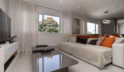 Agradável casa tipo para venda com 3 quartos, sendo 3 suítes, 183m²
