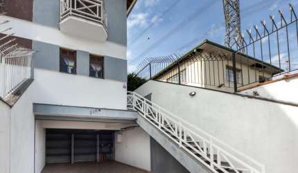 Atraente casa tipo para venda com 3 quartos, sendo 1 suíte, 182m²