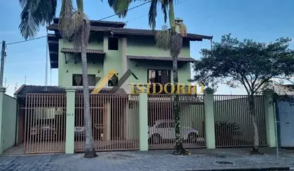 TRIPLEX EM PINHAIS! 04 QUARTOS, SUÍTE C/ HIDRO., SACADA, JARDIM