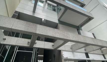 Apartamento  com 2 varandas,lavabo,despensa,4 quartos sendo 2 suítes e 2 vagas.