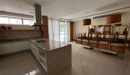 Excelente apartamento localizado em Rua nobre do Ingá.Sao 3 quartos com suíte e 2 vagas na escritura.