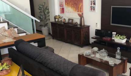 Cobertura duplex :Icaraí 4 quartos sendo 2 suítes e 2 vagas.