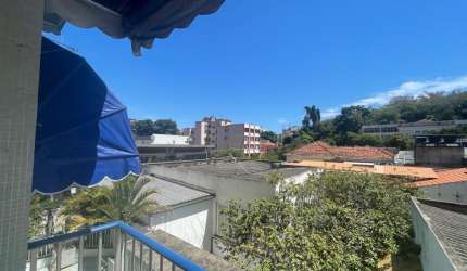 Oportunidade:2 quartos,cozinha,área de serviço ,varanda e 1 vaga