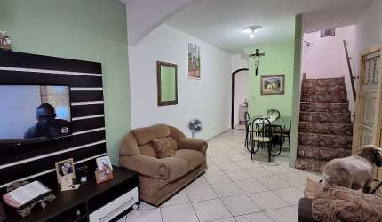 Sobrado à Venda com 3 quartos, 3 banheiros e 135m² por R$ 365.000
