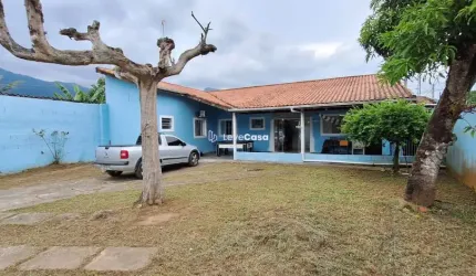 Casa para Alugar com 2 quartos, 2 banheiros, 5 vagas e 150m² por R$ 1.650,00