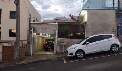 Casa 03 dormitórios, com SALA COMERCIAL, á venda no bairro Santa Maria, Chapecó-SC. Conheça!!