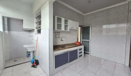 Apartamento de 02 quartos e garagem no centro de Nova Iguaçu