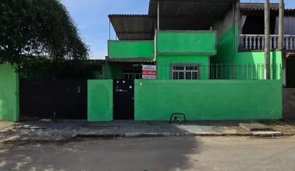 Linda Casa Independente com quintal, terraço, churrasqueira e garagem em Nova Iguaçu