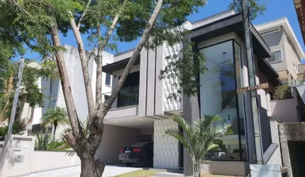 Sobrado para venda, Santana de Parnaíba, com 3 suítes, área gourmet com churrasqueira e piscina, 4 vagas de garagem cobertas, segurança 24h.