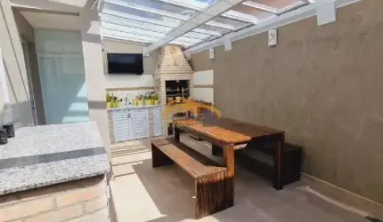 Sobrado para venda em condomínio fechado, Cotia, com 3 dormitórios, sendo 1 suíte com closet, espaço gourmet e 2 vagas de garagem.