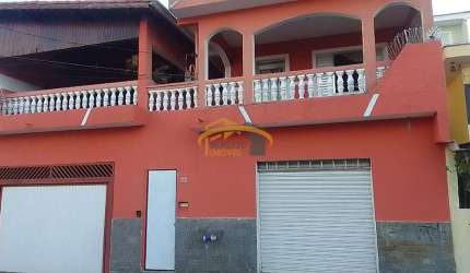 Sobrado à venda em Osasco-SP, Jardim D'abril: 3 quartos, 1 sala, 2 banheiros, 6 vagas de garagem e edícula em 250m². Venha conferir!