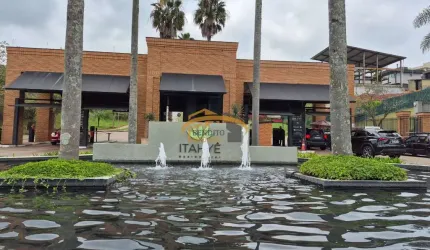 Casa de luxo à venda em Santana de Parnaíba-SP, bairro Cidade Tamboré: 4 suítes, salas 3 ambientes, piscina, 4 vagas, ac de 385,87 m².