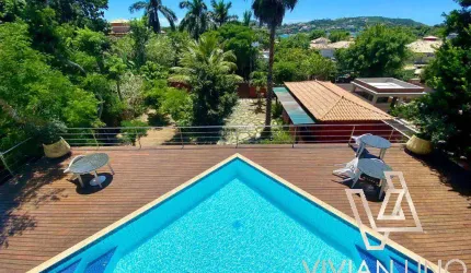 Mansão Exclusiva na Ferradura – Luxo, Conforto e Vista Deslumbrante