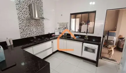 Casa com 3 dormitórios à venda, 150 m² por R$ 650.000 - Vergani - Pouso Alegre/MG