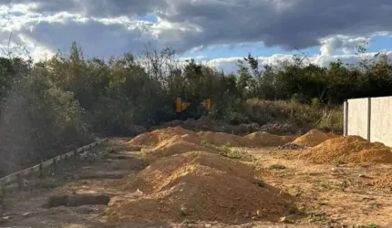 Terreno à venda na entrada da Vila do Marquês.
