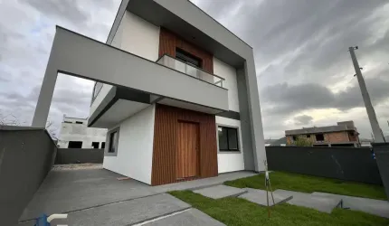 Casa com 3 dormitórios próximo a BR 101 no Bela Vista- Palhoça