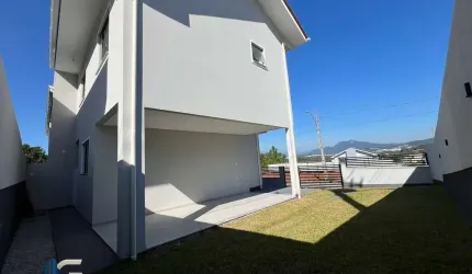 Sobrado de esquina à venda no Loteamento Alta Vista – São José/SC