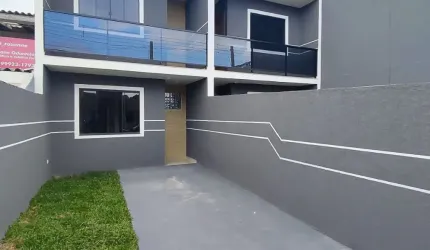 Sobrado com varanda e jardim em Curitiba, Sítio Cercado - Oportunidade única!