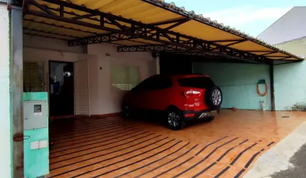 Linda casa em condominio, com garagem coberta para 03 carros