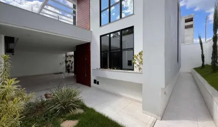 CASA DE ALTO PATRAO COM SUSTENTABILIDADE DE ENERGIA FOTOVOLTAICA NO BOM PASTOR EM DIVINOPOLIS MG